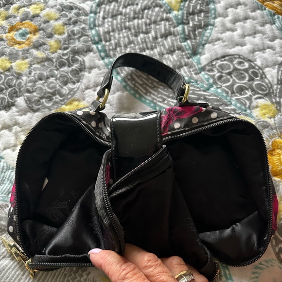 Betsy Johnson , designer small women’s clutch - Picture 3 of 3